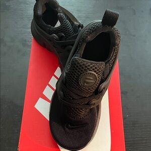 Nike Kids Black Mesh Sneakers